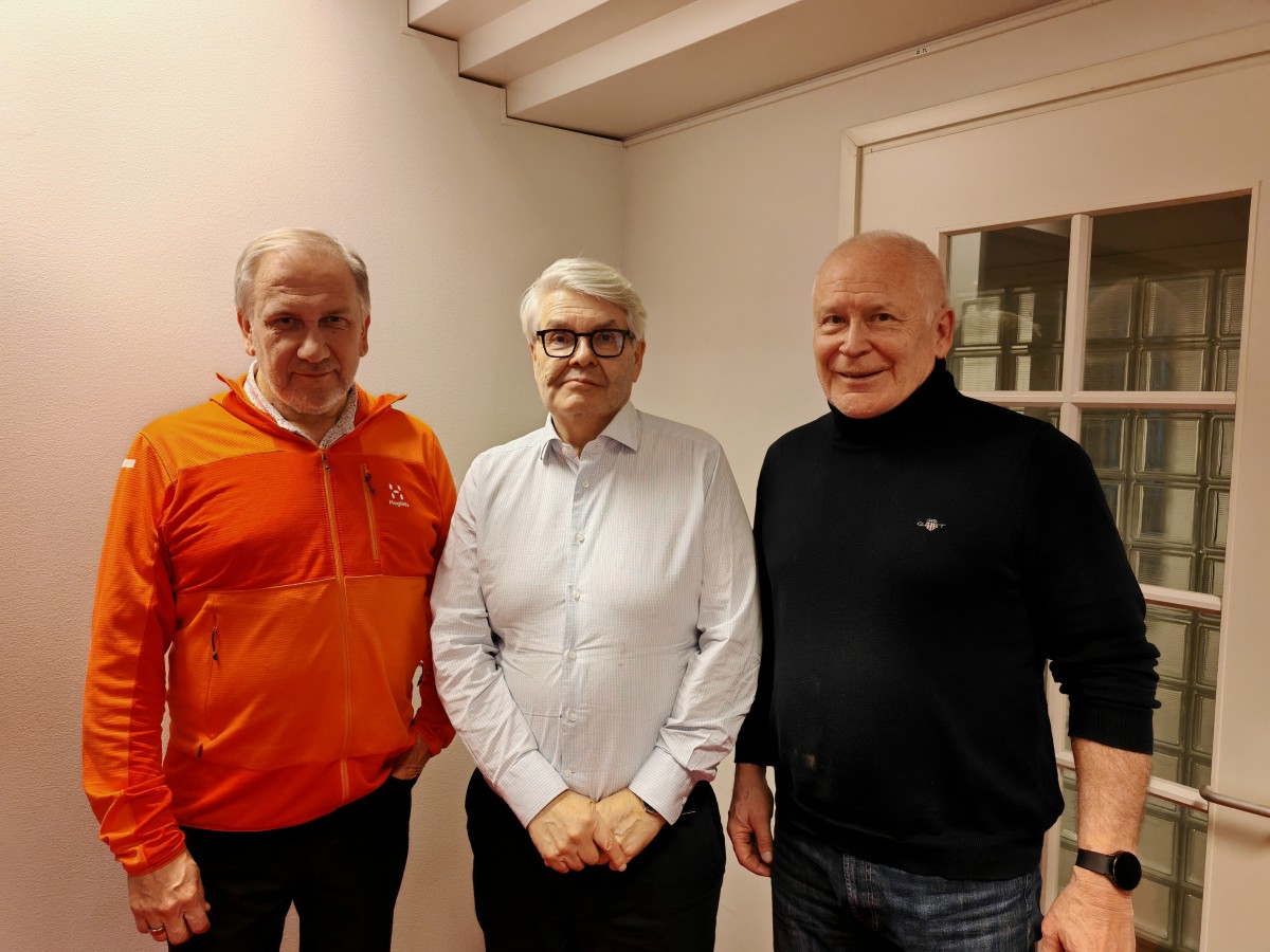 Toimitusjohtaja Juha Niemi, hallituksen puheenjohtaja Jussi Aine ja perustaja ja omistaja Esa Paasonen