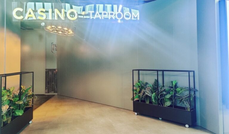 20230526-Jääkiekon-MM-2023-extrakorkea-seinä